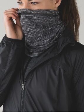 lululemon athletica neck warmer
